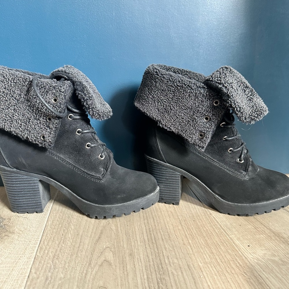 Black heeled winter boots. Carrini boots